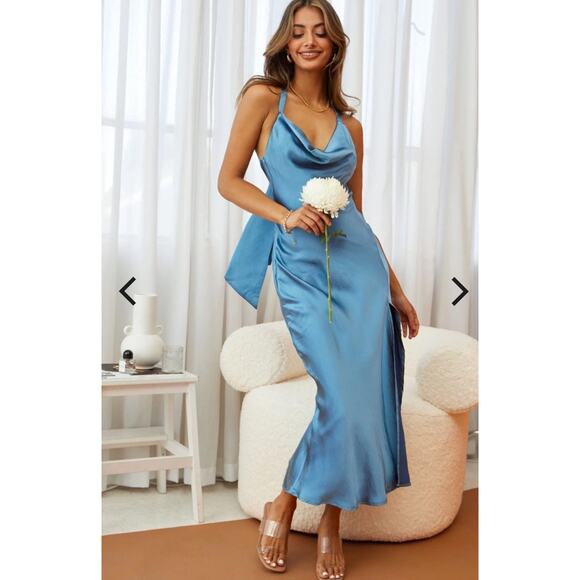 NWT Selfie Leslie Champagne Showers Halterneck Slip Midi Dress Midnight Size XS - Picture 1 of 4